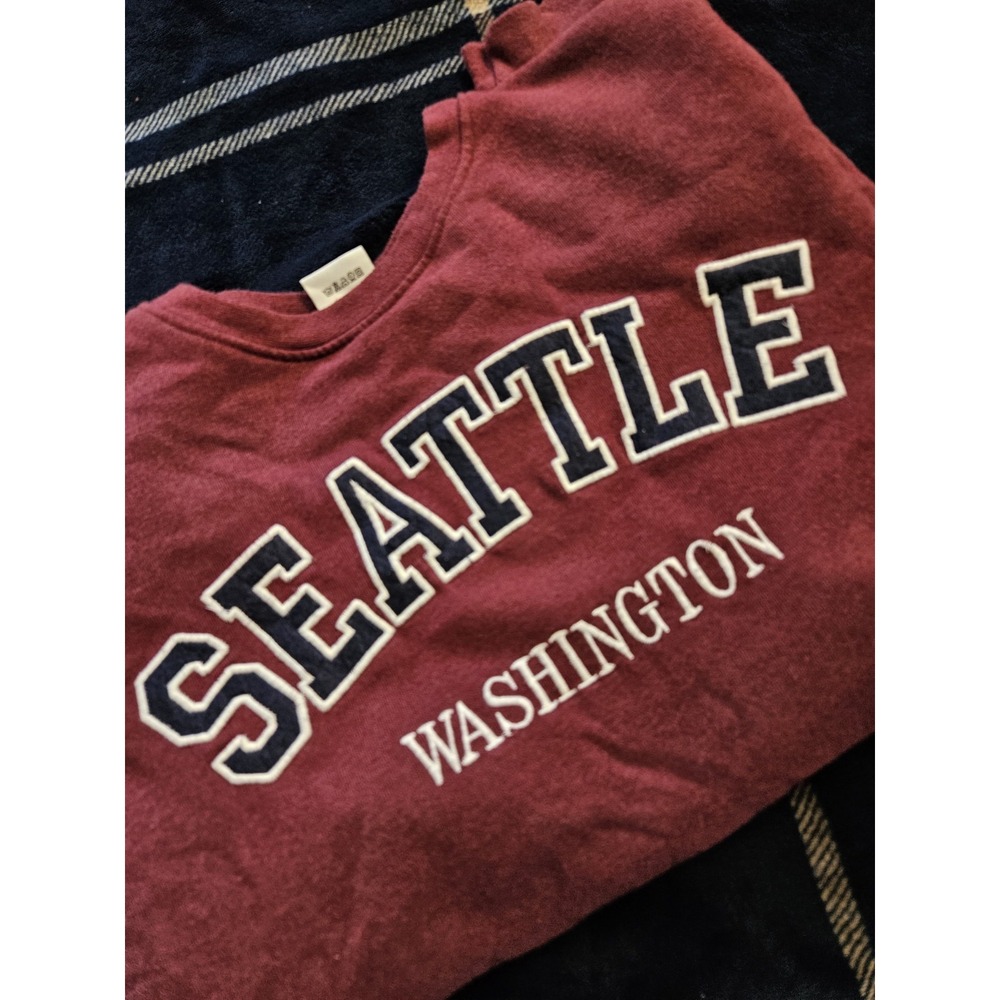 Seattle Washington Vintage Sweater 1990s Size Large Red / EMBROIDERED WORDS - Picture 2 of 7
